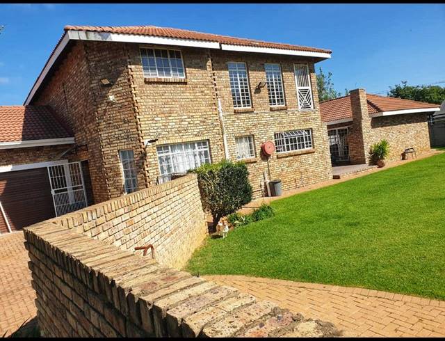 4 BEDROOM HOUSE FOR SALE IN MIEDERPARK